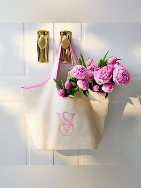 NWT Victoria's Secret Ombré Monogram Logo Tote Bag